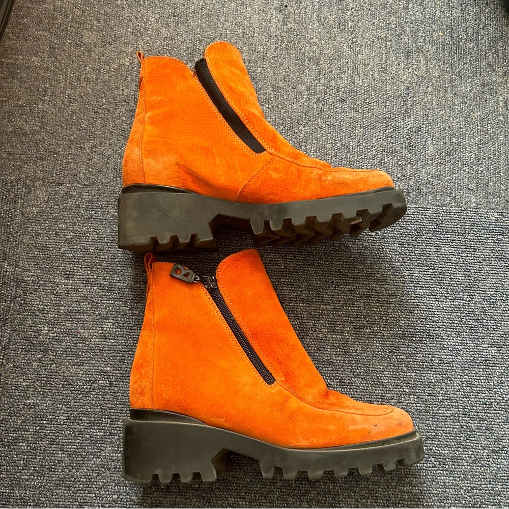 Orange suede mini platform boots, orange Bogner boots